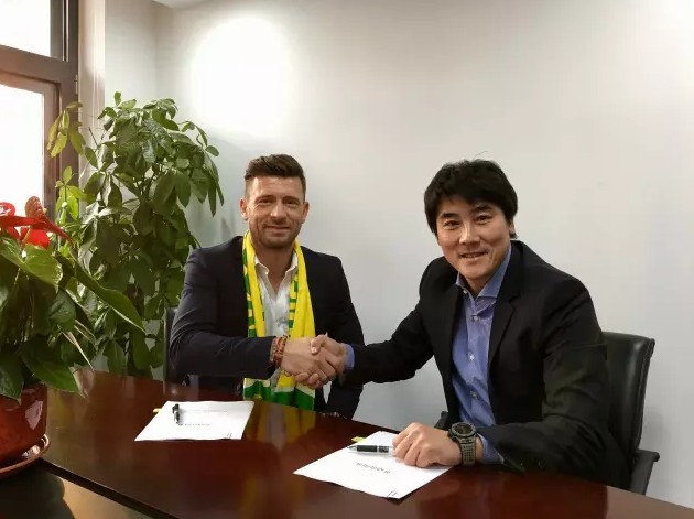 《世界体育报》报道称，曼联希望在今年冬窗送走桑乔。
